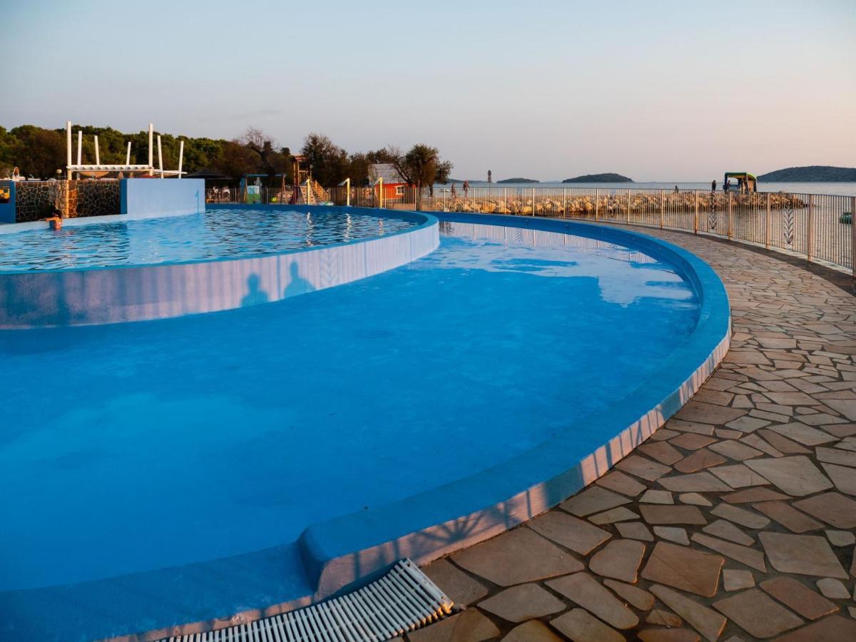 Mediteran Travel Mobile Homes Solaris Бродарица Экстерьер фото