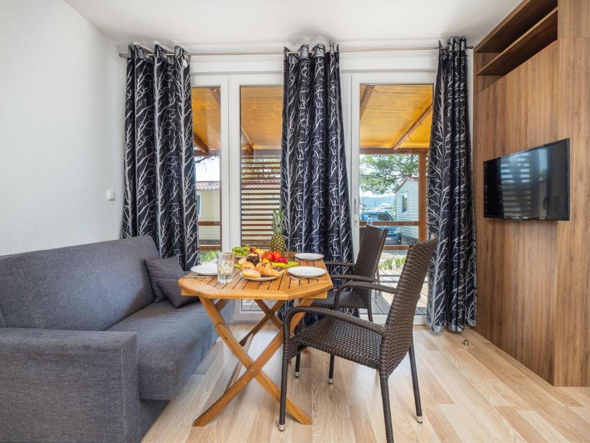 Mediteran Travel Mobile Homes Solaris Бродарица Экстерьер фото